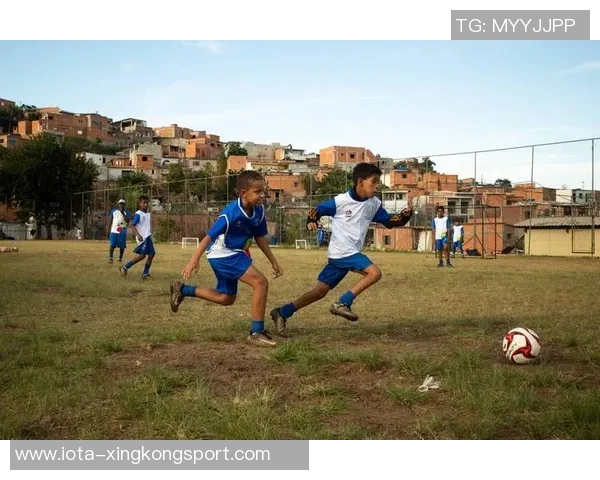 踢足球图标的设计理念与应用探索在现代体育文化中的重要性分析